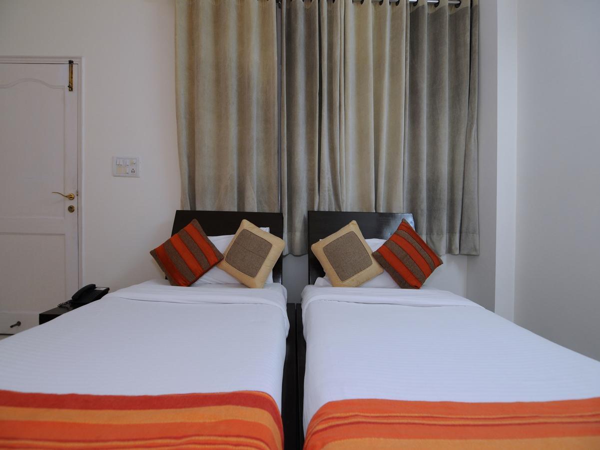 Hotel Mehra Residency At The Airport Nueva Delhi Exterior foto
