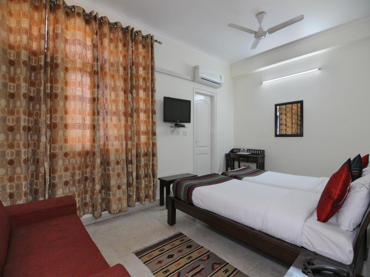 Hotel Mehra Residency At The Airport Nueva Delhi Exterior foto